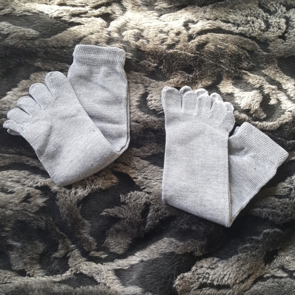 Toe socks 2 pair lot.. socks with toes. NWOT